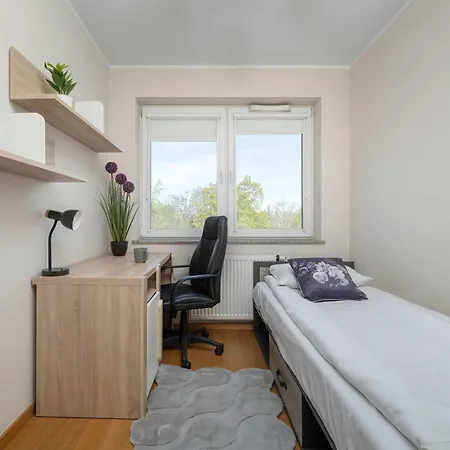 Rodzinny Z Dwiema Sypialniami I Balkonem We Wroclawiu By Renters Apartmán *
