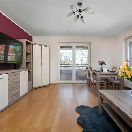 Rodzinny Z Dwiema Sypialniami I Balkonem We Wroclawiu By Renters Vratislav